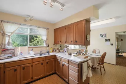 28595 Dewdney Trunk Road, Maple Ridge, BC, Maple Ridge — Single Family Residence for sale