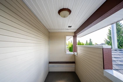 Entry Foyer Photo of 15746 84 Avenue, Surrey, BC