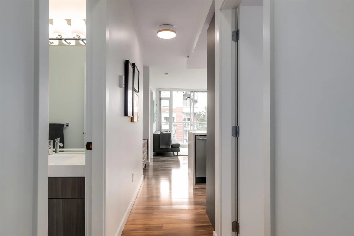 Living Room Photo of 607 289 E 6 Avenue, Vancouver, BC