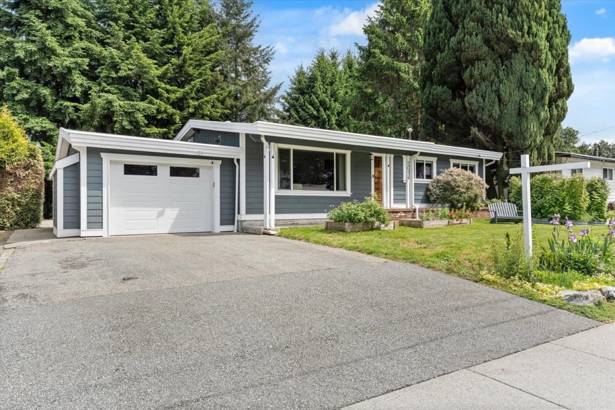 Living Room Photo of 2074 Beaver Street, Abbotsford, BC