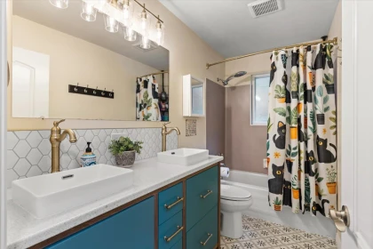 Guest Bathroom Photo of 2074 Beaver Street, Abbotsford, BC
