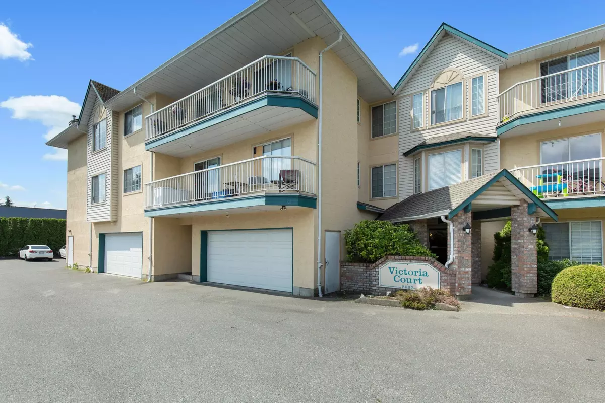 Family Room Photo of 302 2567 Victoria Street, Abbotsford, BC
