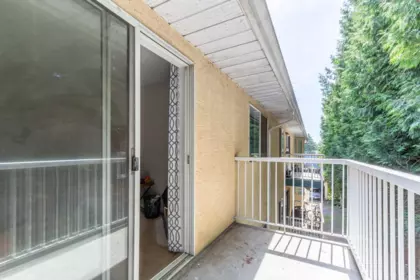 Entry Foyer Photo of 302 2567 Victoria Street, Abbotsford, BC