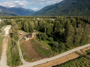 7320 Macrae Road, Pemberton, BC, Pemberton — 3 bed single family residence for sale
