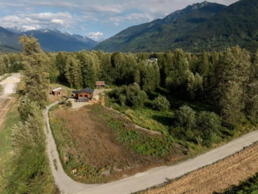 Garden / Landscaping Photo of 7320 Macrae Road, Pemberton, BC