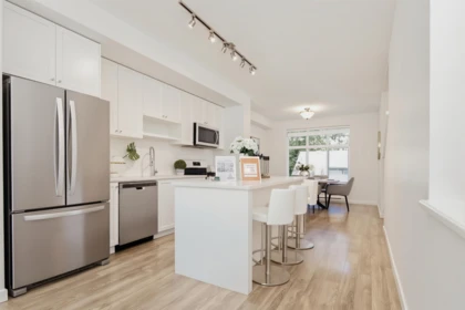 Kitchen Island Photo of 92 158 171 Street, Surrey, BC