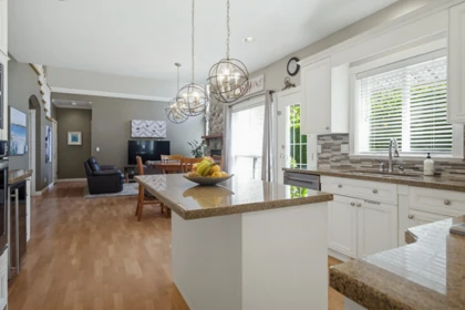 Guest Bathroom Photo of 15512 37a Avenue, Surrey, BC