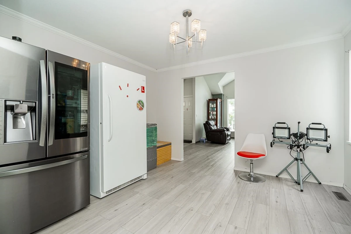 Dining Area Photo of 16089 80 Avenue, Surrey, BC