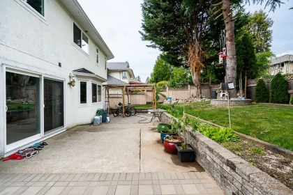 Staircase Photo of 16089 80 Avenue, Surrey, BC