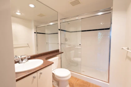 Primary Bathroom Photo of 807 6611 Southoaks Crescent, Burnaby, BC