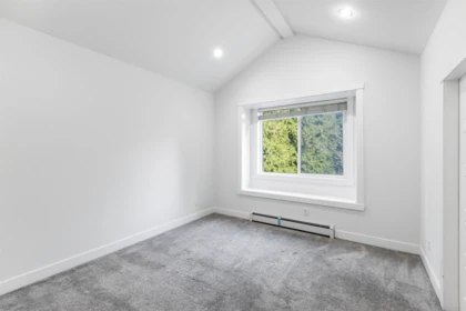 Laundry Room Photo of 6015 138a Street, Surrey, BC