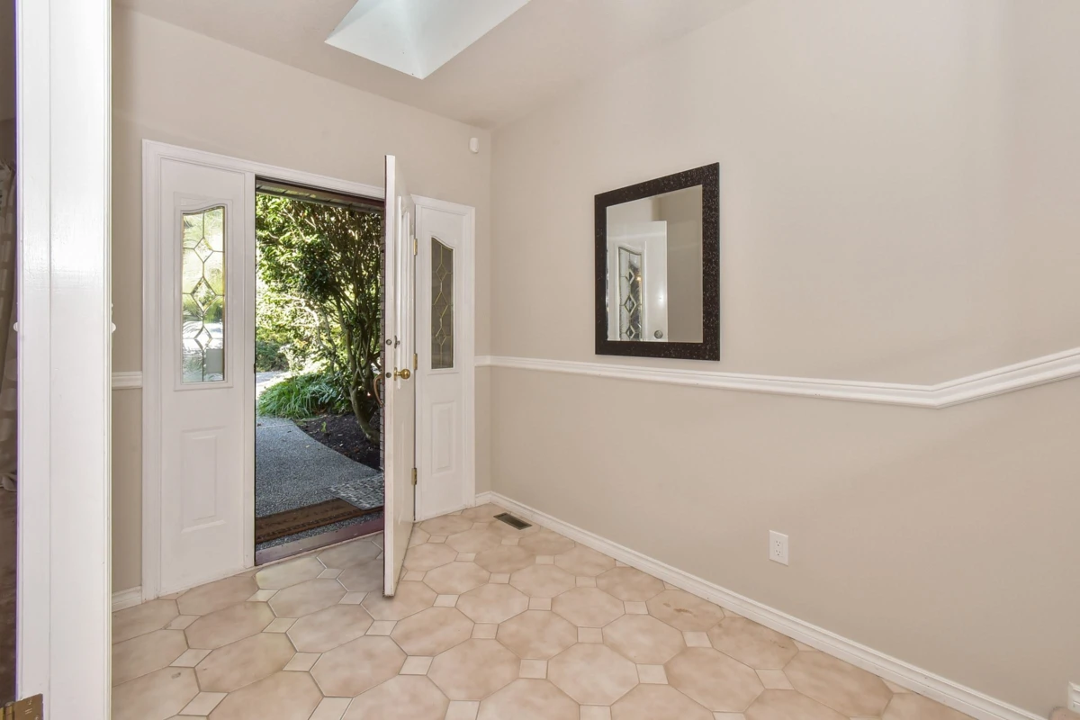 Living Room Photo of 13056 22a Avenue, Surrey, BC
