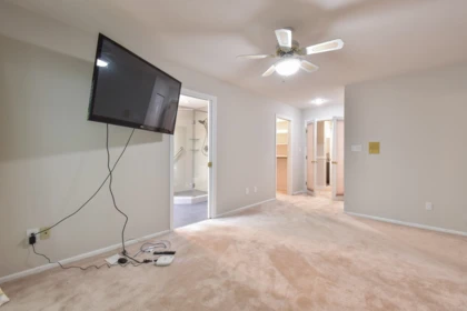 Basement Recreation Room Photo of 13056 22a Avenue, Surrey, BC