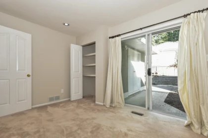 Hallway Photo of 13056 22a Avenue, Surrey, BC