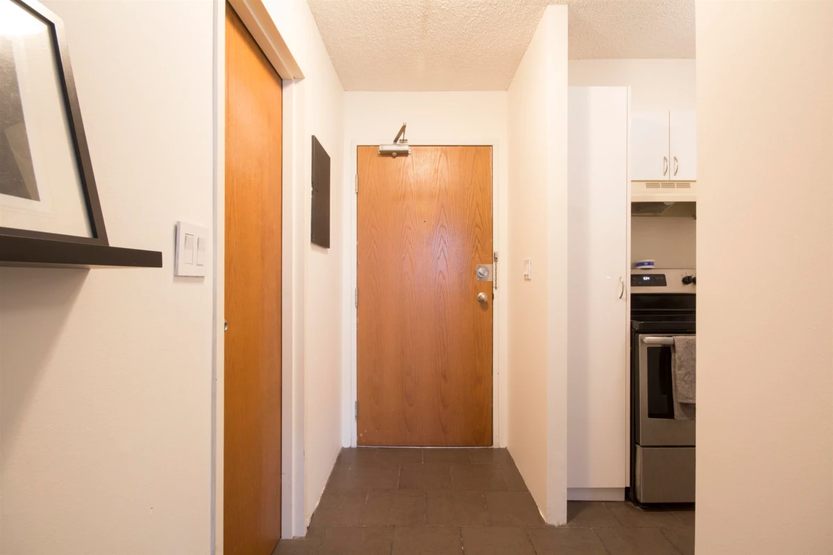 Dining Area Photo of 809 1330 Hornby Street, Vancouver, BC