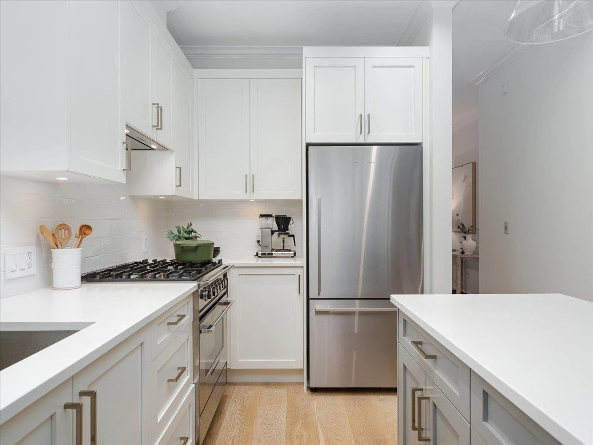 Dining Area Photo of 4448 W 8th Avenue, Vancouver, BC