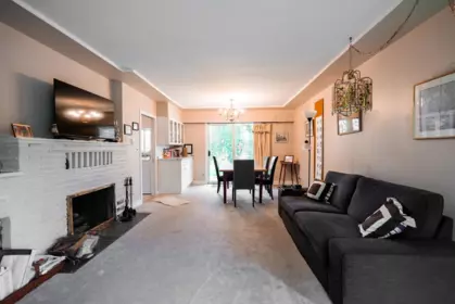 Entry Foyer Photo of 2006 Hamilton Street, New Westminster, BC