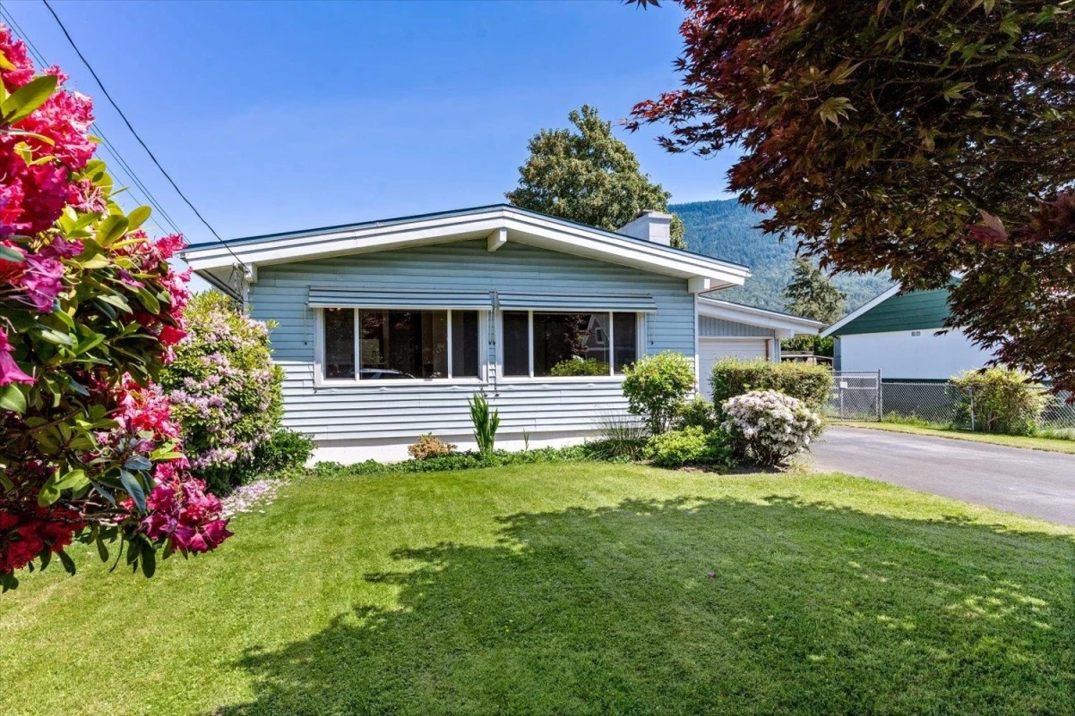 Living Room Photo of 4350 Cypress Street, Yarrow, BC