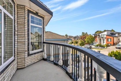 Entry Foyer Photo of 13884 89a Avenue, Surrey, BC