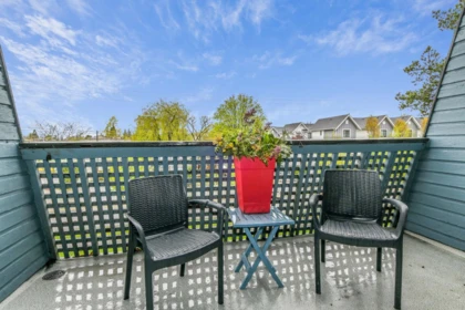 Entry Foyer Photo of 203 17661 58a Avenue, Surrey, BC