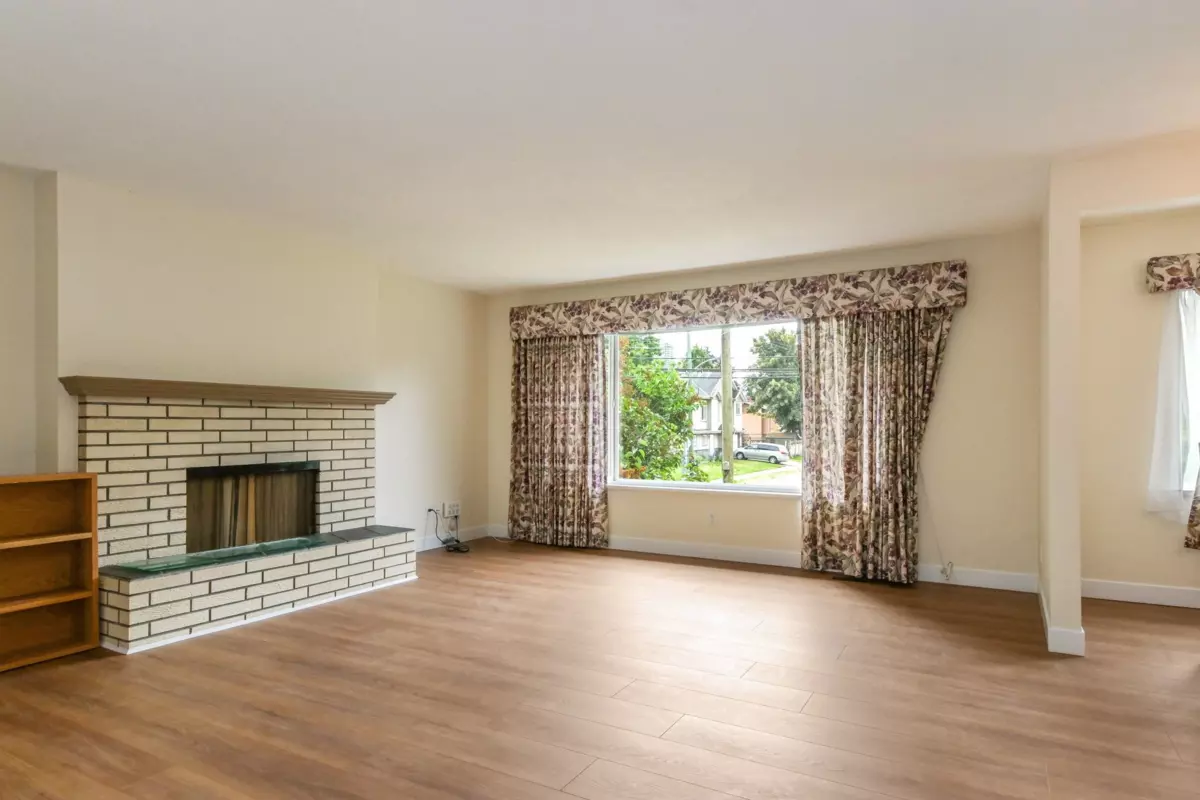 Living Room Photo of 11755 84 Avenue, Delta, BC