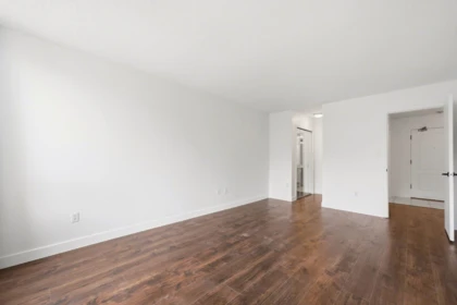 Hallway Photo of 904 220 Eleventh Street, New Westminster, BC