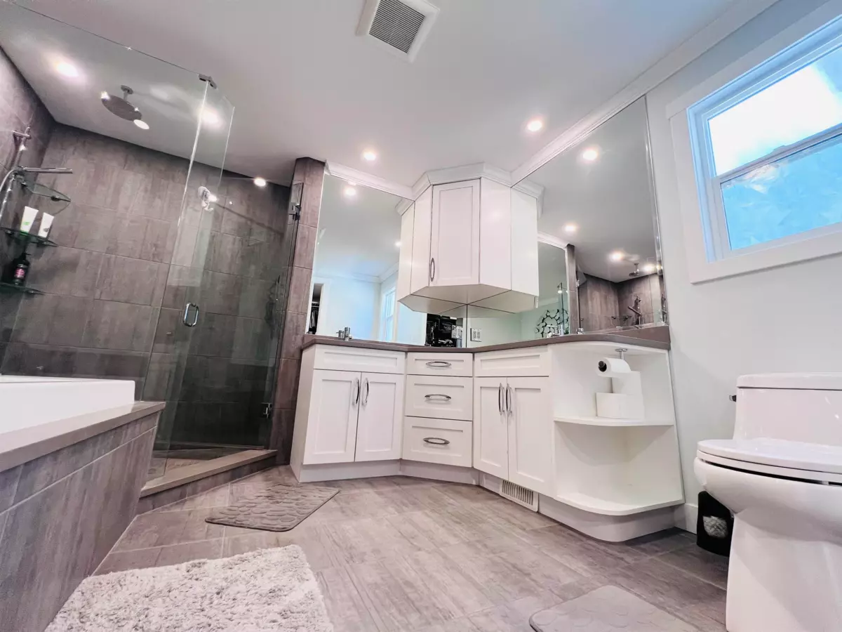 Family Room Photo of 21066 Glenwood Avenue, Maple Ridge, BC