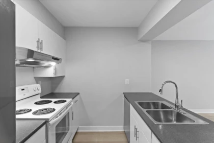 403 9521 Cardston Court, Burnaby, BC, Burnaby — Apartment/Condo for sale