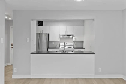 403 9521 Cardston Court, Burnaby, BC, Burnaby — Apartment/Condo for sale