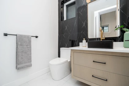 Primary Bathroom Photo of 2 2753 Nanaimo Street, Vancouver, BC