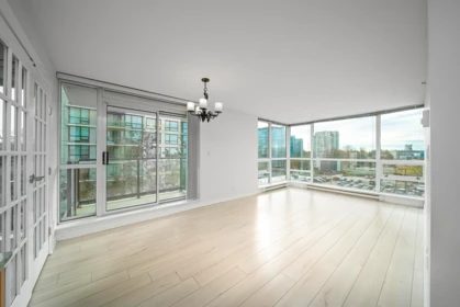 806 7555 Alderbridge Way, Richmond, BC, Richmond — Apartment/Condo for sale