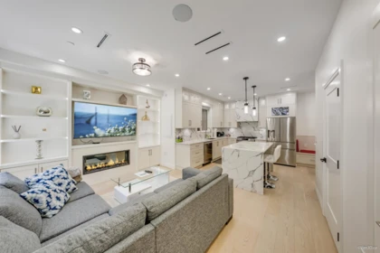 Kitchen Photo of 1 683 W 19th Avenue, Vancouver, BC