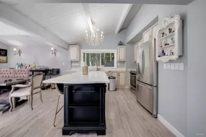 Kitchen Island Photo of 3870 Emerald Drive, North Vancouver, BC