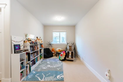 Office / Den Photo of 16919 79 AVENUE, Surrey BC V4N 6L4