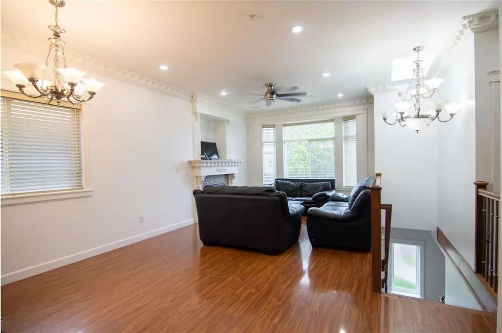 Dining Area Photo of 728 E 49th Avenue, Vancouver, BC