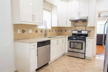 Kitchen Photo of 728 E 49th Avenue, Vancouver, BC