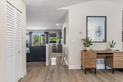 Entry Foyer Photo of 34251 King Road, Abbotsford, BC