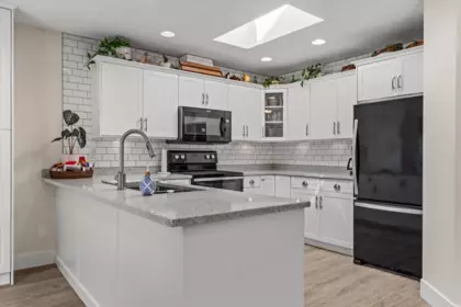 Kitchen Island Photo of 34251 King Road, Abbotsford, BC