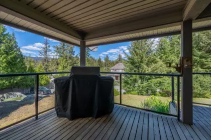 Kitchen Island Photo of 4 2100 Eva Lake Road, Whistler, BC