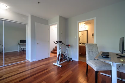 Entry Foyer Photo of 220 676 W 6th Avenue, Vancouver, BC