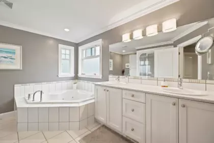 Basement Recreation Room Photo of 7260 149 Street, Surrey, BC
