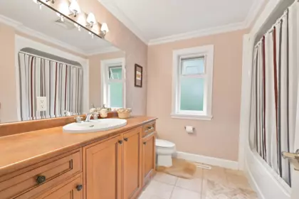 Entry Foyer Photo of 7260 149 Street, Surrey, BC