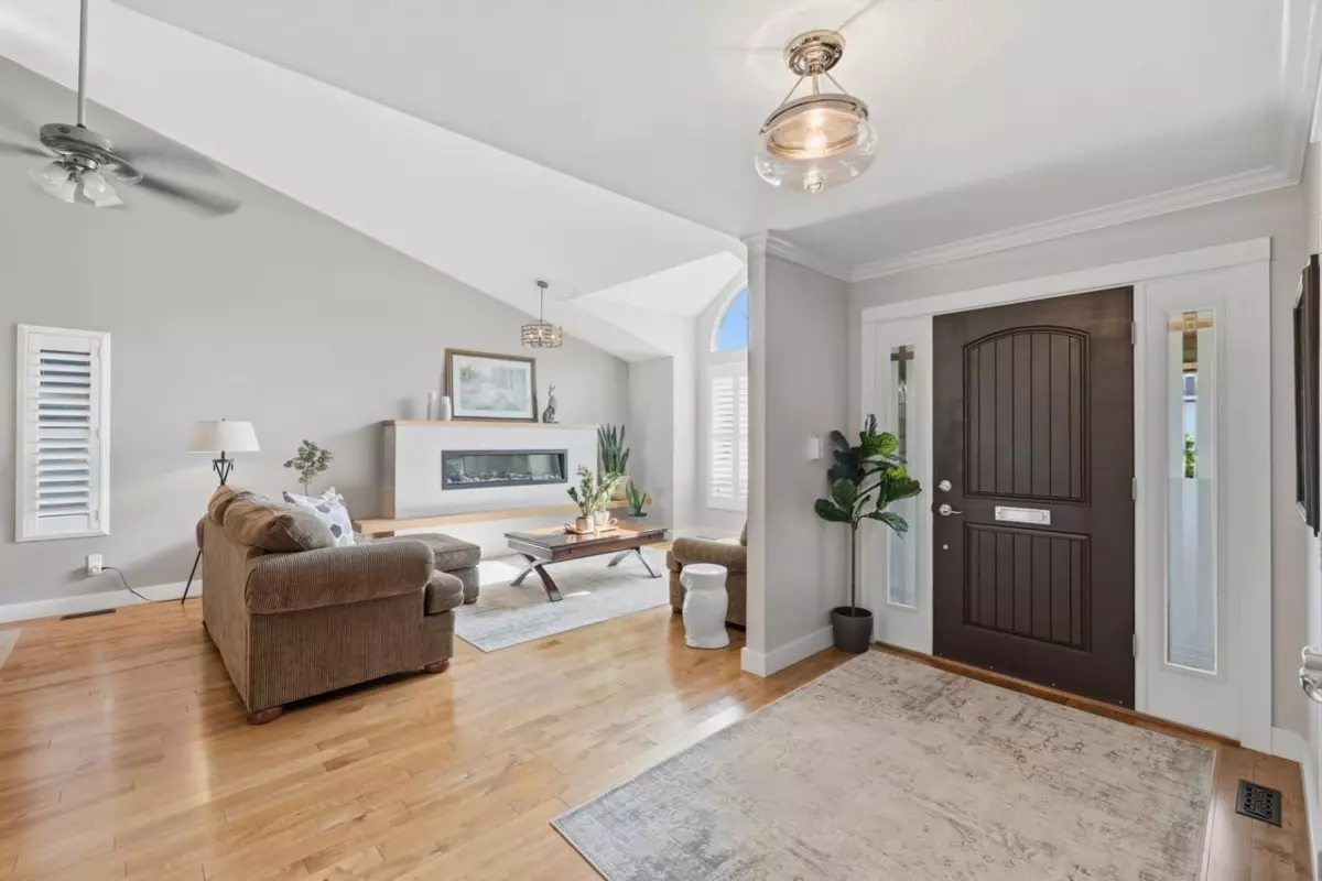 Family Room Photo of 16237 Northglen Place, Surrey, BC