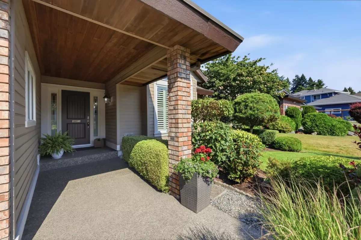 Living Room Photo of 16237 Northglen Place, Surrey, BC