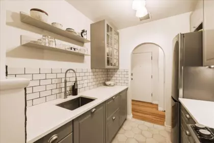 Guest Bathroom Photo of 6 985 Jervis Street, Vancouver, BC