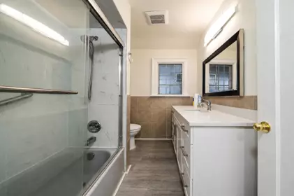 Guest Bathroom Photo of 1225 W 26th Avenue, Vancouver, BC