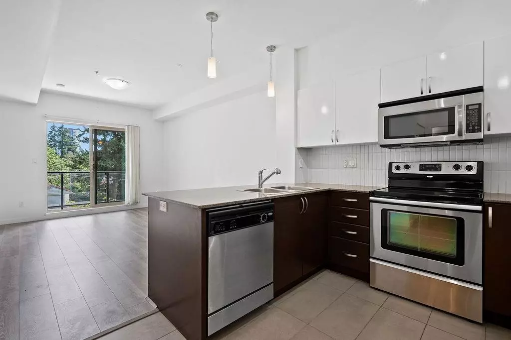 Family Room Photo of 328 13789 107a Avenue, Surrey, BC