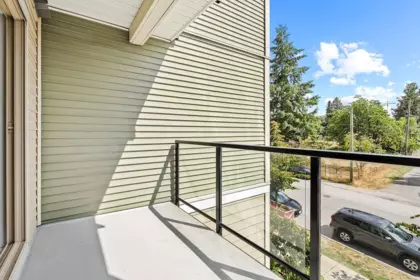 Entry Foyer Photo of 328 13789 107a Avenue, Surrey, BC