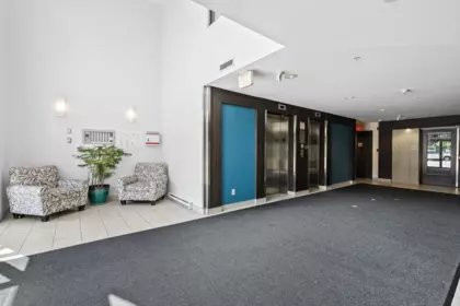 Hallway Photo of 328 13789 107a Avenue, Surrey, BC