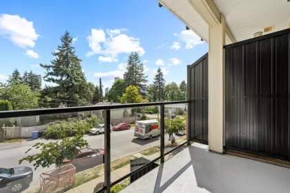 Mudroom Photo of 328 13789 107a Avenue, Surrey, BC